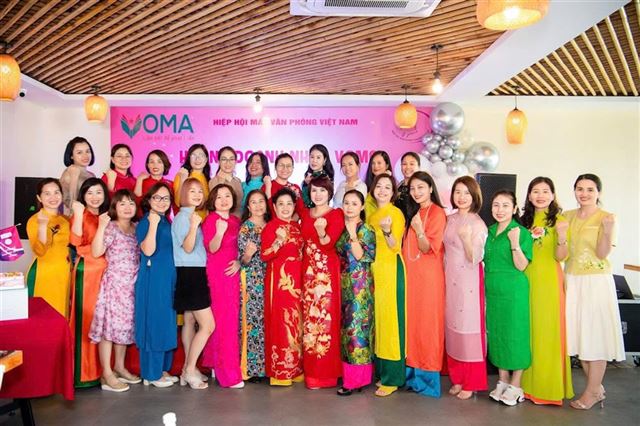 CHÚC MỪNG SINH NHẬT HỘI NỮ DOANH NHÂN VOMA TRÒN 1 TUỔI
