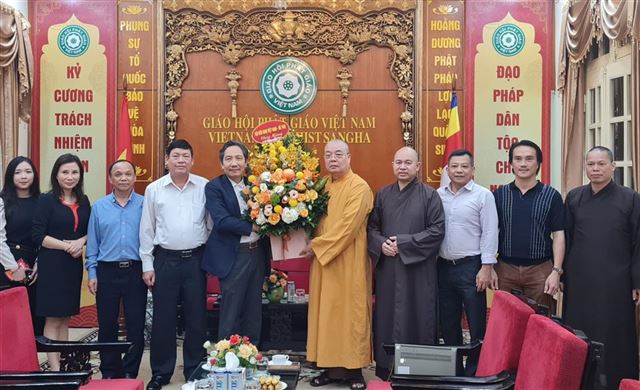 Chủ tịch Hiệp hội Máy văn phòng Việt Nam đến thăm và chúc mừng Đại hội đại biểu Phật giáo toàn quốc lần thứ IX 