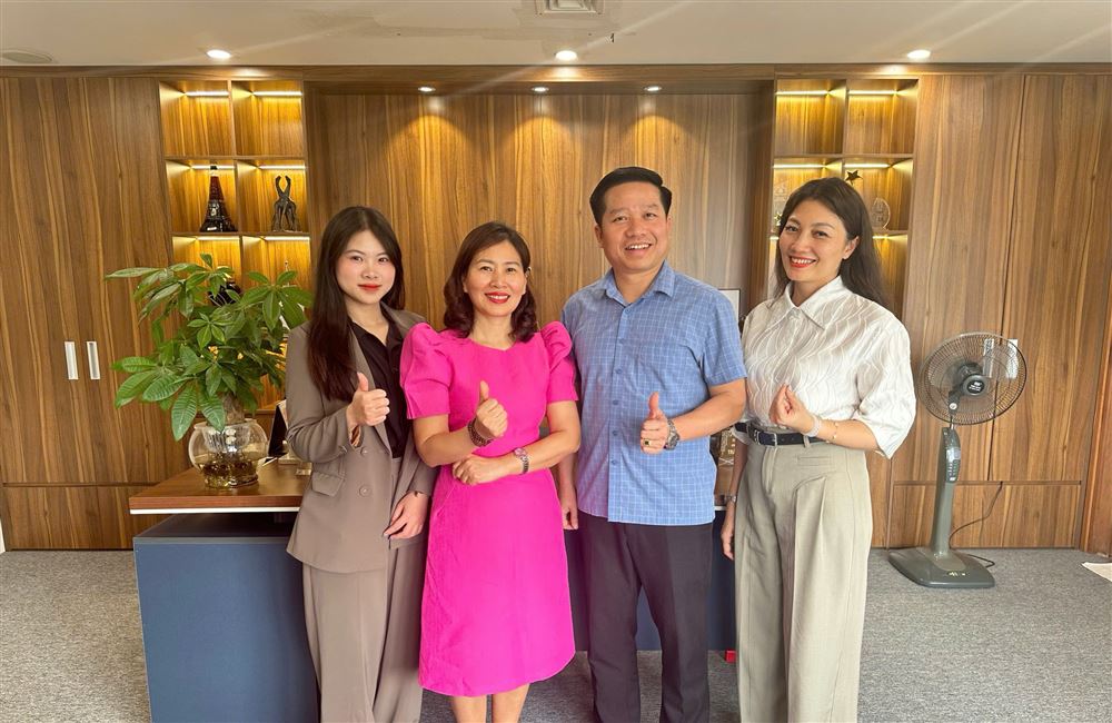 HIỆP HỘI MÁY VĂN PHÒNG VIỆT NAM ĐẾN THĂM HỘI VIÊN CÔNG TY CP ĐẦU TƯ VÀ CÔNG NGHỆ GIA HOÀNG