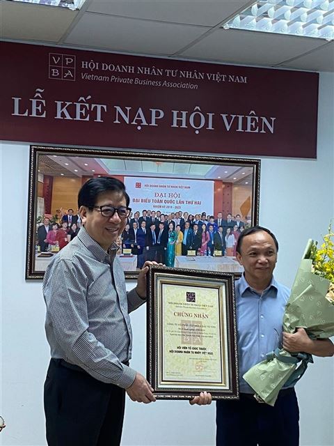 Hiệp Hội máy văn phòng Việt Nam gia nhập Hội Doanh nhân tư nhân Việt Nam. 
