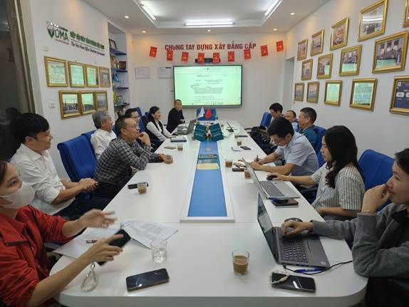 A group of people sitting at a table

AI-generated content may be incorrect.