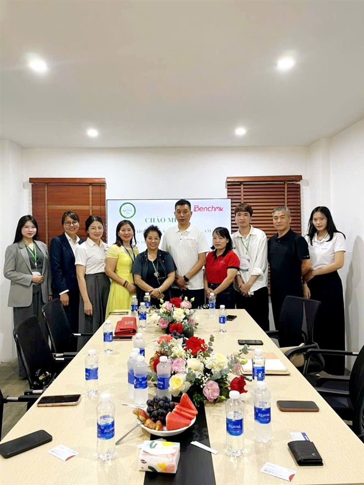 Hiệp hội Máy Văn phòng Việt Nam đến thăm Công ty TNHH Giải pháp Kinh doanh Benchmk Việt Nam